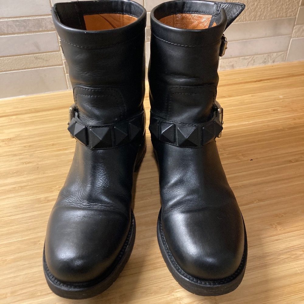 💥Valentino Rockstud Biker Boots Size 8.5💥